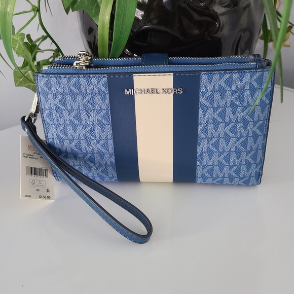 Michael Kors Jet Set Wallet - Picture 2 of 7